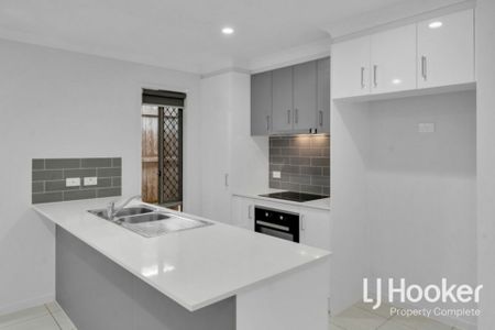 Great Location - Two Living Zones - Modern Living! - Photo 5