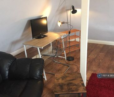 Studio to rent - Photo 2