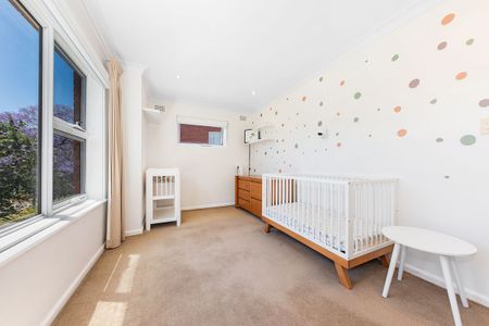 Spacious Light Filled Contemporary Living - Photo 2