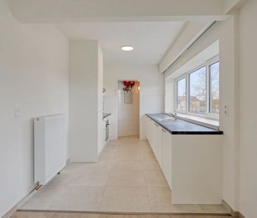 Zonnig appartement met ruime slaapkamers en groot terras vlakbij Le... - Photo 2