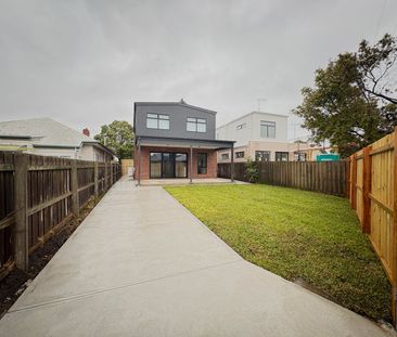 Comfort, Convenience and Added Practicality on the Cusp of East Gee... - Photo 1