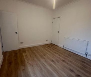 4 bedroom semi-detached house to rent - Photo 3