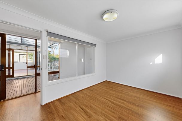 BOUTIQUE FAMILY HOME LOCATED IN A QUIET STREET - Photo 1