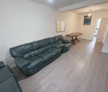 3 bedroom end of terrace house to rent - Photo 3