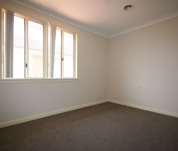 Neat Three bedroom Home close to town. - Photo 2