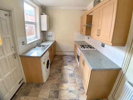 3 bedroom terraced house to rent - Photo 5
