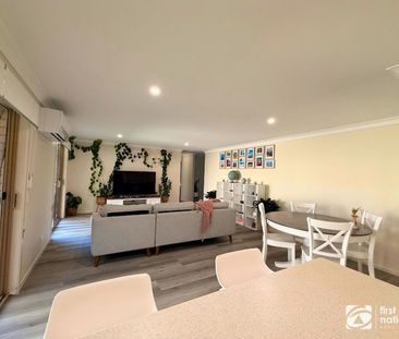 Stylish 3-bedroom home with serene nature backyard - Photo 1