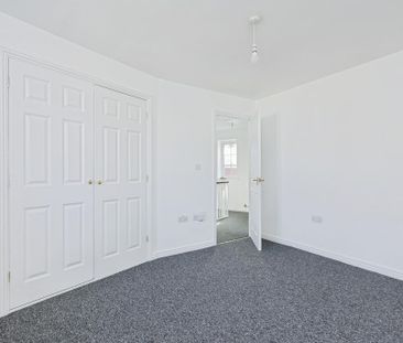 2 bedroom mews to rent - Photo 3
