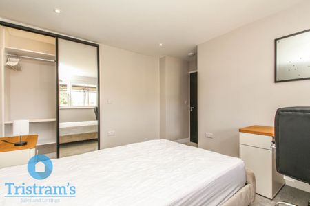 References Pending - 3 bed Semi-Detached House - Photo 5