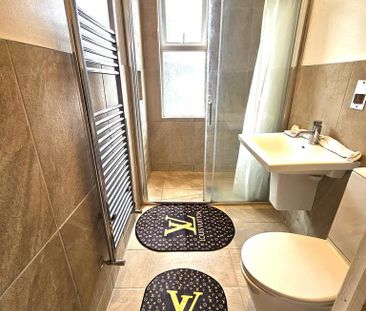 1 bedroom in a house share to rent - Photo 4