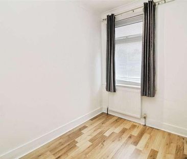 Carlton Road, Gidea Park, Essex, RM2 - Photo 4