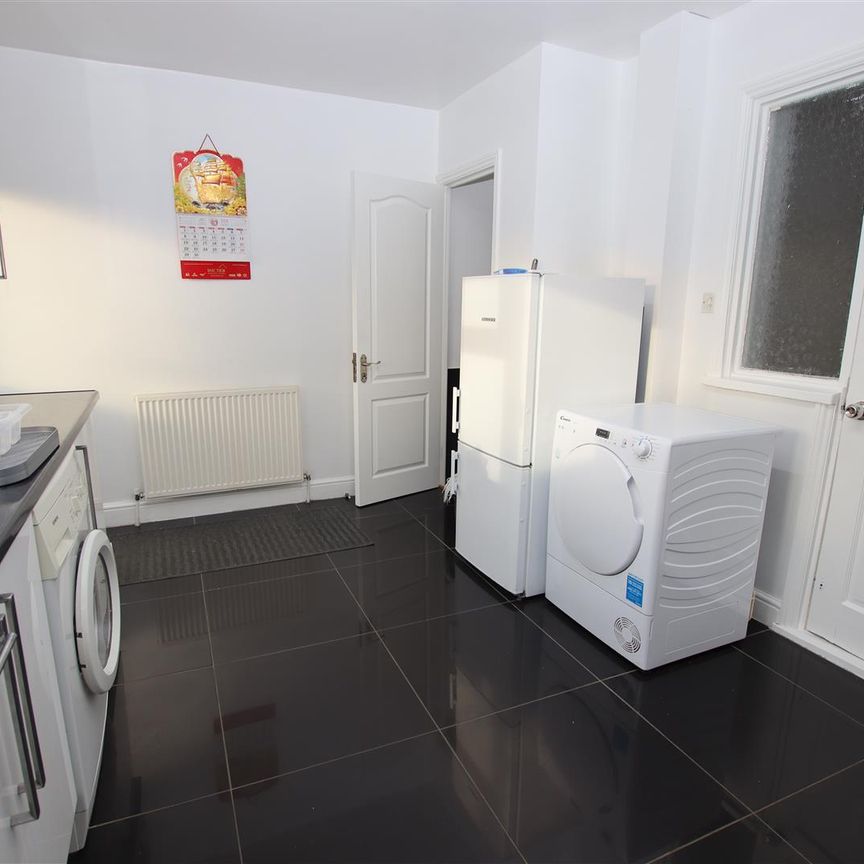 3 bedroom End Terraced to let - Photo 1