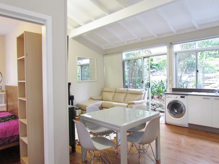 Charming Partly Furnished One-Bedroom Cottage in Quiet Chatswood Reserve - Photo 4