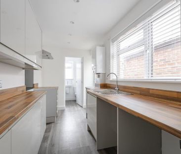 2 bedroom terraced house to rent - Photo 6