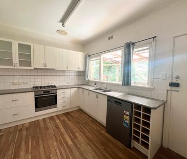 LOVELY THREE BEDROOM HOME - Photo 5