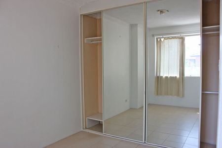 2 Bedroom Townhouse with Carspace - Photo 2