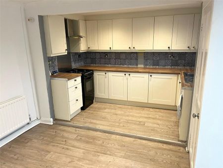 3 bedroom terraced house to rent - Photo 3