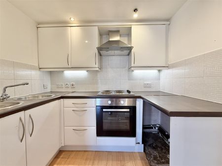 Waterloo Road, Stalybridge - Photo 5