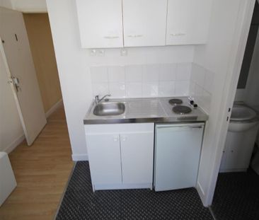 À LOUER – Studio avec MISE A DISPOSITION DU MOBILIER de 19 m², Rue ... - Photo 2