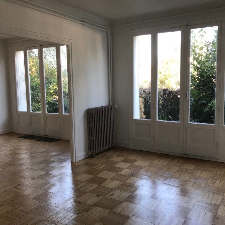 Location Appartement 4 pièces 80m² SURESNES 92150 - Photo 1