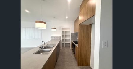 Brand New 4 Bedroom Home in Deebing Heights!! - Photo 5