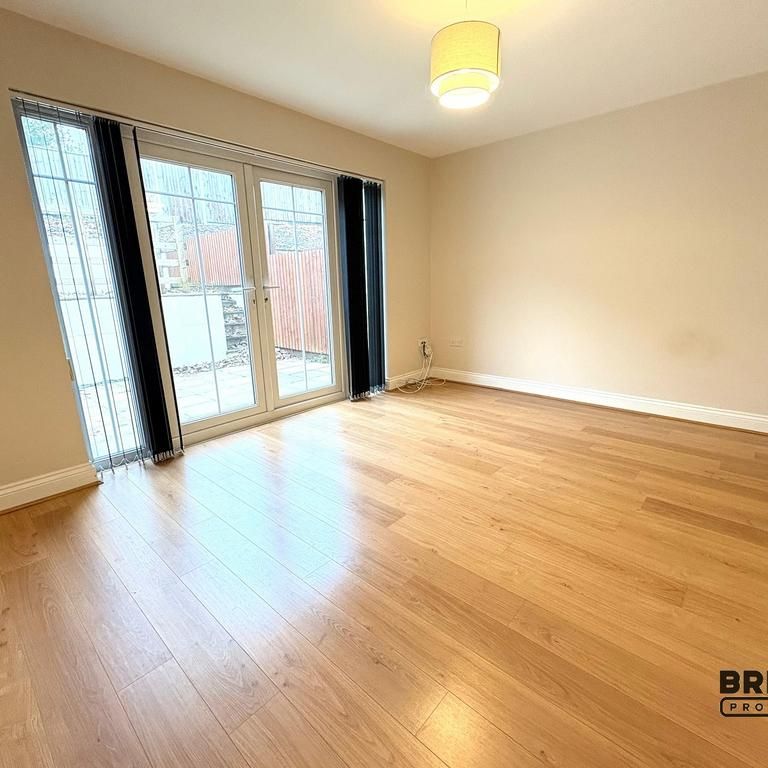 2 bedroom end of terrace house to rent - Photo 1