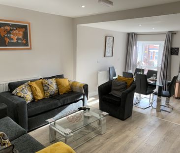 BEDROOM 4 – LARGE DOUBLE ENSUITE - Photo 6