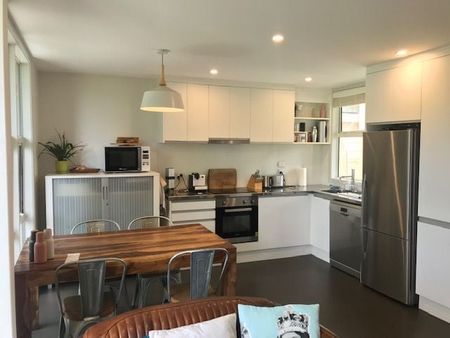 Modern 4BR Townhouse in Mount Cook - Photo 5