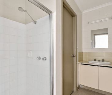 Studio Apartment - Available Now! - Photo 4