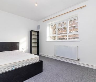 Newly refurbished 3 bedroom flat in Old Street - Photo 3