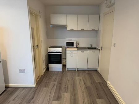 Studio to rent - Photo 3