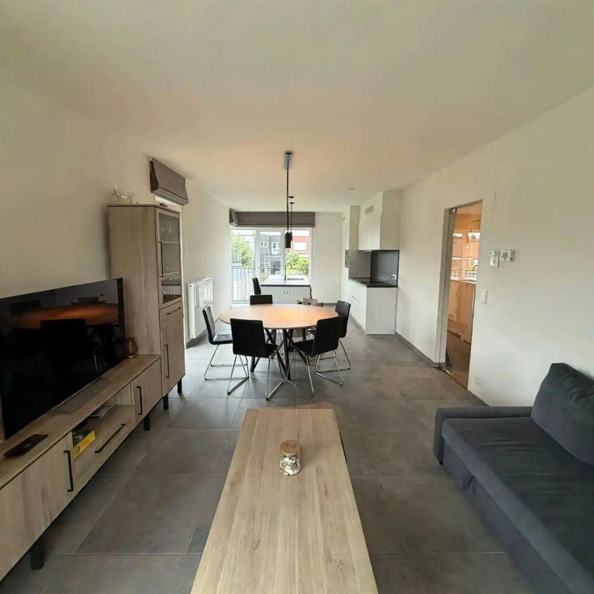 Zeer ruim appartement met 2 slpk en zonnig, ruim terras! - Photo 1