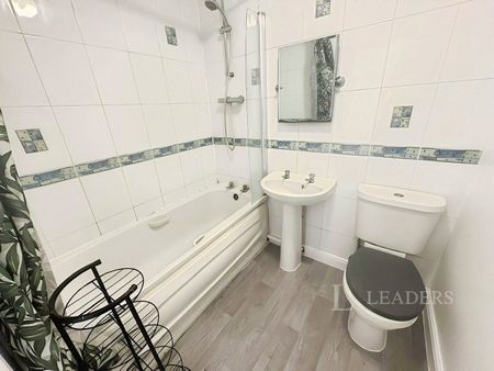 apartment to rent Apollo Way, Cambridge, Cambridgeshire, CB4 - Photo 3