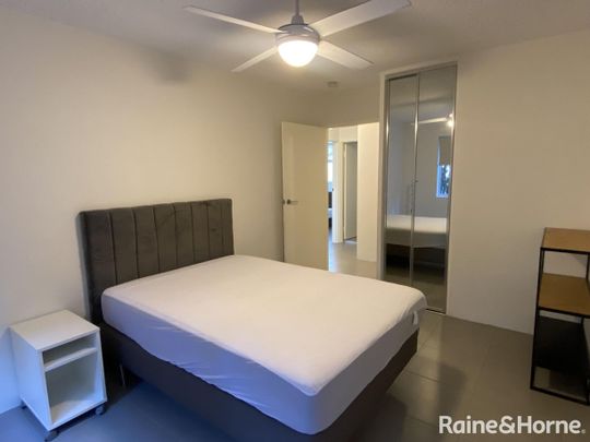 Beautifully Furnished Unit - Close to UQ! - Photo 1