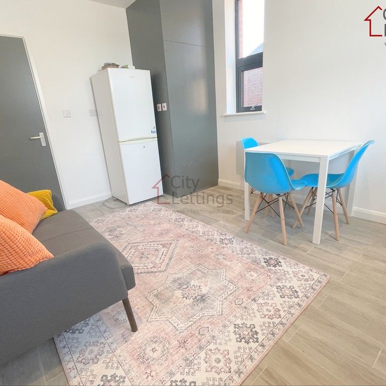 2 Bedroom Flat - Photo 1