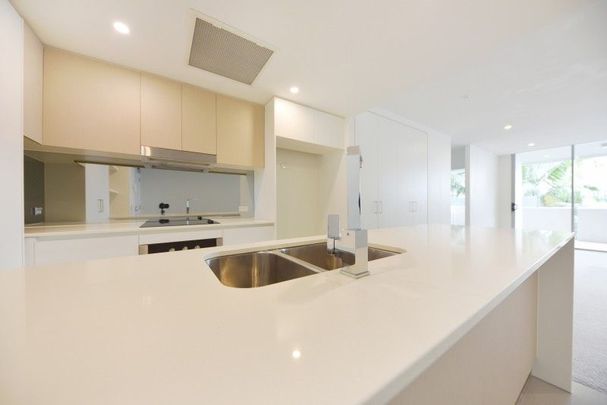 Stunning Large 2-Bedroom Apartment with 2-Bathroom and 2 Car Parks - Available on 27/10/2025 - Photo 1