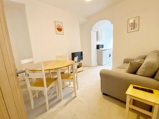 Room For Rent New Park Terrace, Pontypridd - Photo 1