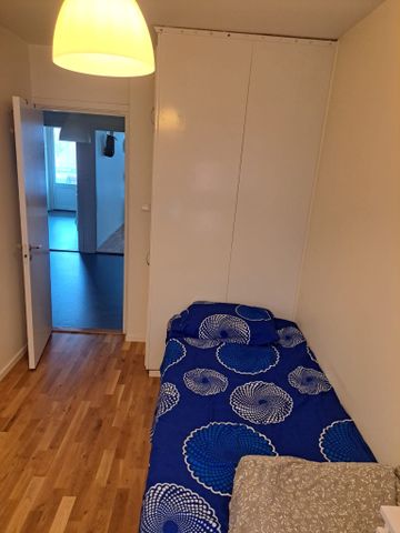 Härbrevägen, Skogås - Photo 3