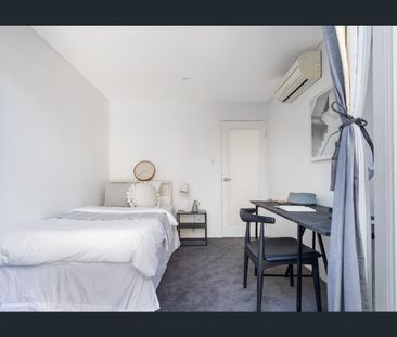 Character semi & retreat for alfresco entertaining - Photo 3