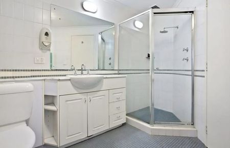 Furnished City Apartment - Photo 4