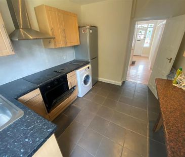 3 bedroom semi-detached house to rent - Photo 5