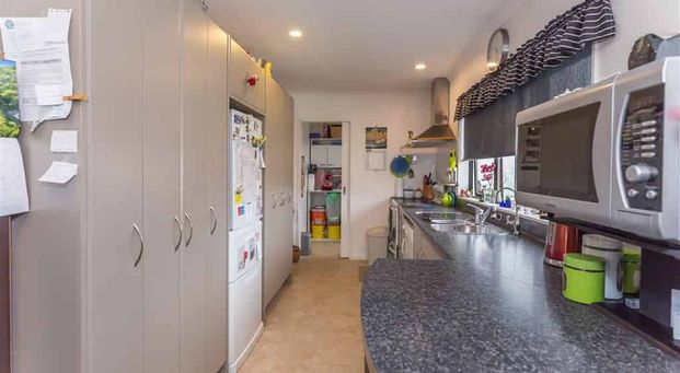 IMMACULATE THREE BEDROOM HOME - Photo 1