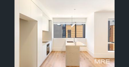 Stylish spacious and brand new - Photo 5