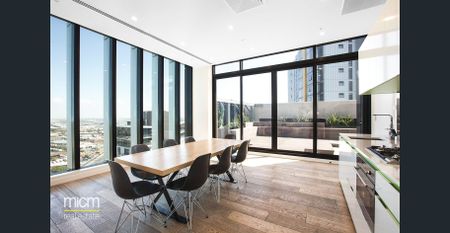 Bright and Cheerful Two Bedroom Apartment with Views of Botanic Gardens! - Photo 4