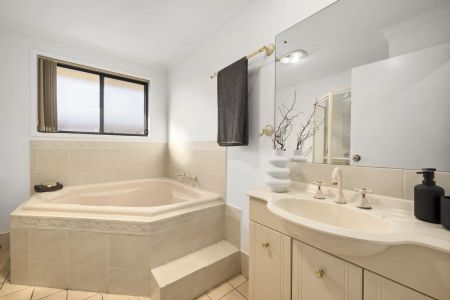 Four-Bedroom House - Photo 2