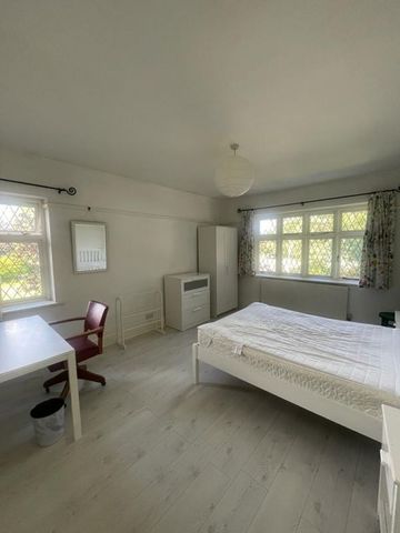 108 Holt Drive - Stunning Detached Home & next to James FranceLoughborough - Photo 2