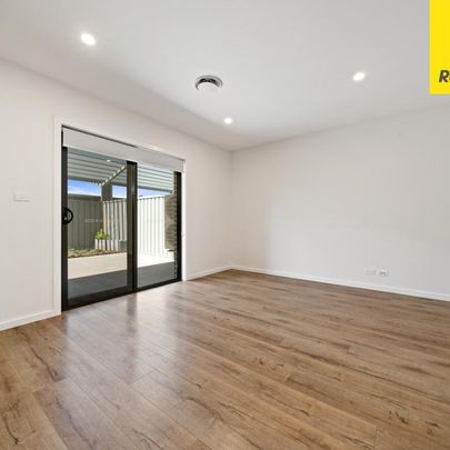 Stylish Townhouse in Prime Bruce Location - Photo 1