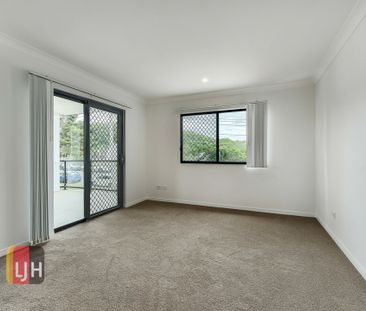 MODERN, 2 BEDROOM UNIT IN CENTRAL LOCATION - Photo 2