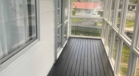 3 bedroom house with 2 bedrooms studio - Photo 3