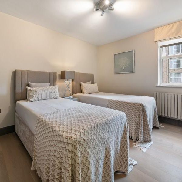 3 bedroom flat to rent - Photo 1